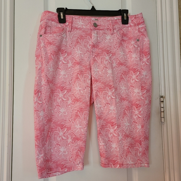 Tommy Bahama Denim Boardwalk Pink Floral 15" Clamdigger Shorts Size 30 - Picture 4 of 12